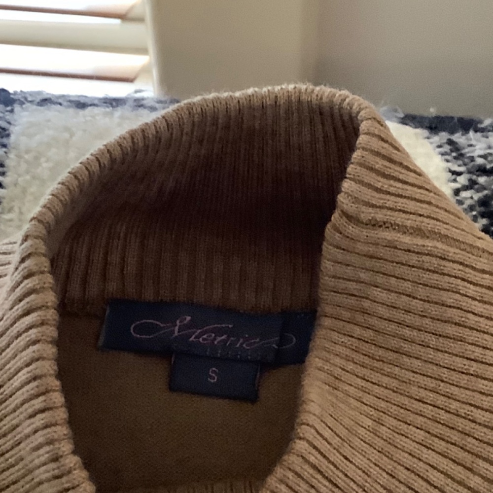 Sweaters - Picture 15 of 16